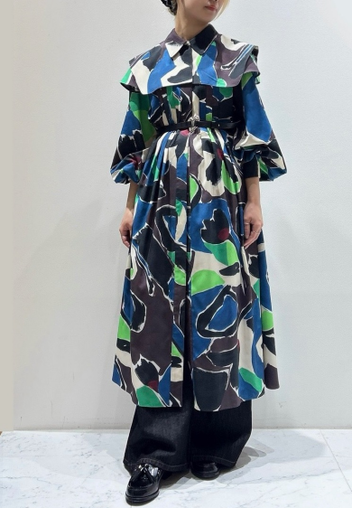 新作アイテム！フラワープリントシャツワンピース💚🖤