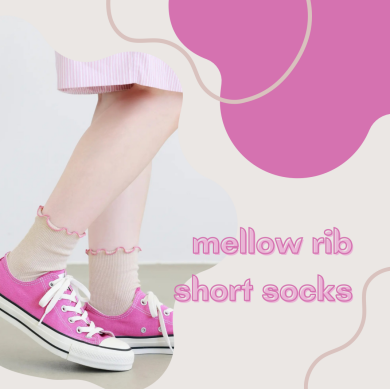 【商品紹介】ベーシックなリブ×メロウのソックス