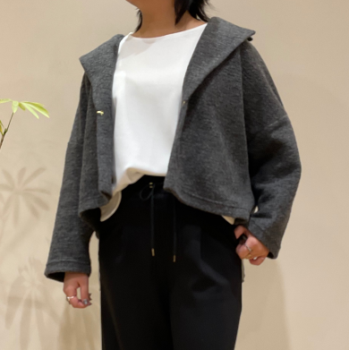 軽くサッと羽織れるアウター