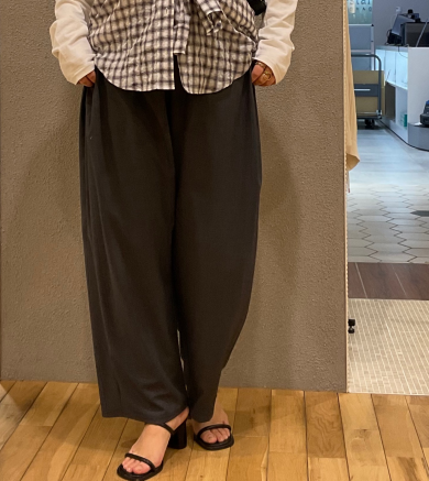 さりげないアクセントにぴったりのパンツ