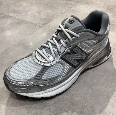New Balance「2010」
