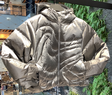 NIKE ウィメンズアウター❄️