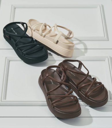 【オススメ商品】✨クロスストラップ軽量ソールサンダル✨