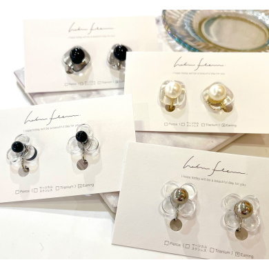 式などにも使えるシンプルアクセ🩵