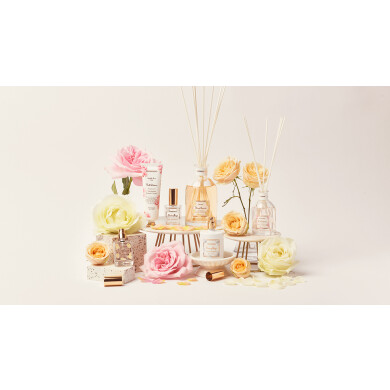 国産バラを贅沢に使用した3種のバラの香り、「ローズ コレクション」が新登場