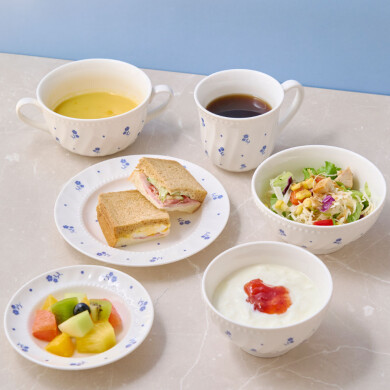 かわいい花柄食器が入荷✨