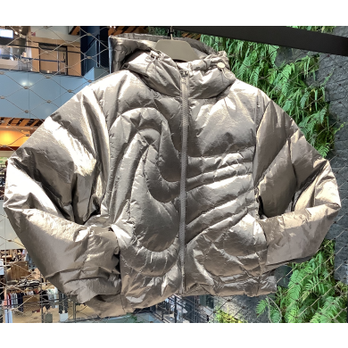 NIKE ウィメンズアウター❄️