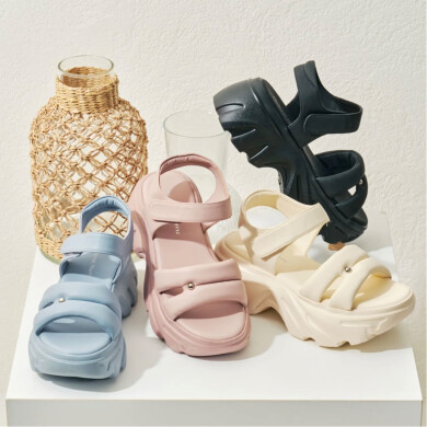 【🌟大人気🌟】軽量厚底サンダル